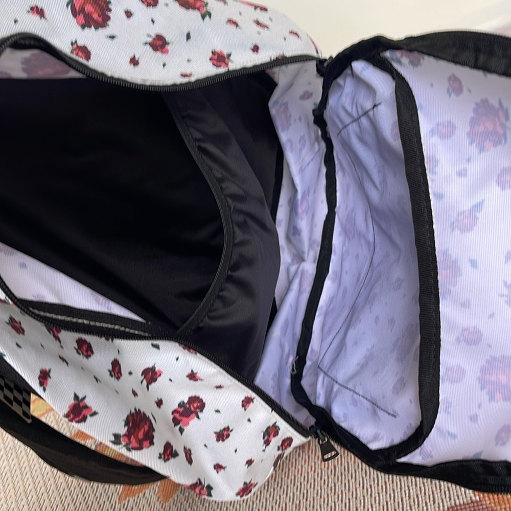 VANS Ranger 2 Prints Roses White Women's Backpack VN0A7UFM3KS
NWT - Picture 9 of 16